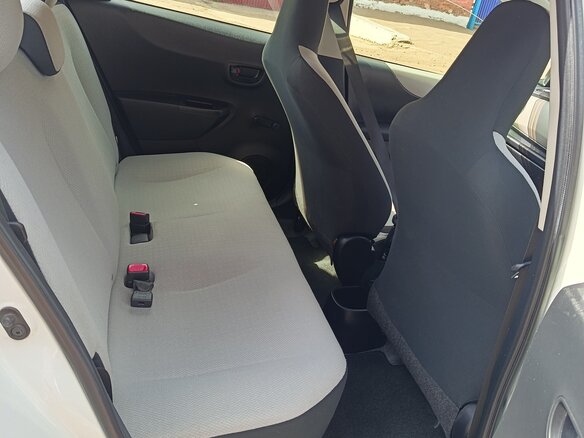 2014 Toyota Vitz III (XP130) Рестайлинг, белый, 999999 рублей - вид 13