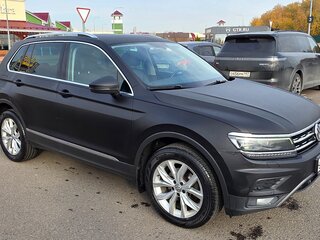 2017 Volkswagen Tiguan II, чёрный, 2300000 рублей, вид 2