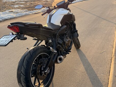 2020 Yamaha MT-07 (FZ-07), белый, 780000 рублей, вид 4