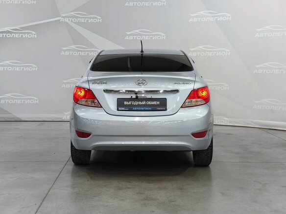 2011 Hyundai Solaris I, голубой, 650000 рублей - вид 3