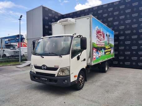 2013 Hino Series 300 (Dutro), белый, 1700000 рублей, вид 1