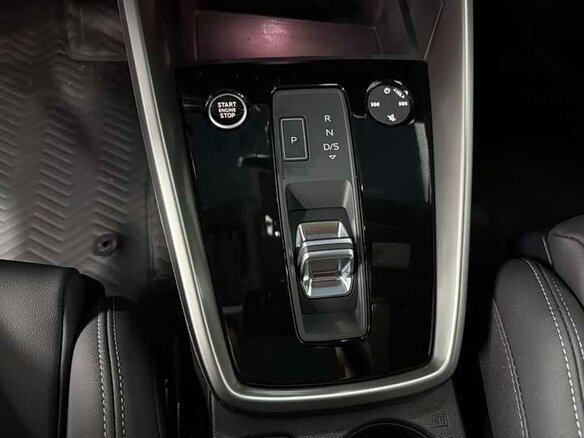 2023 Audi A3 Sportback 35 TFSI IV (8Y), зелёный, 1860000 рублей - вид 13