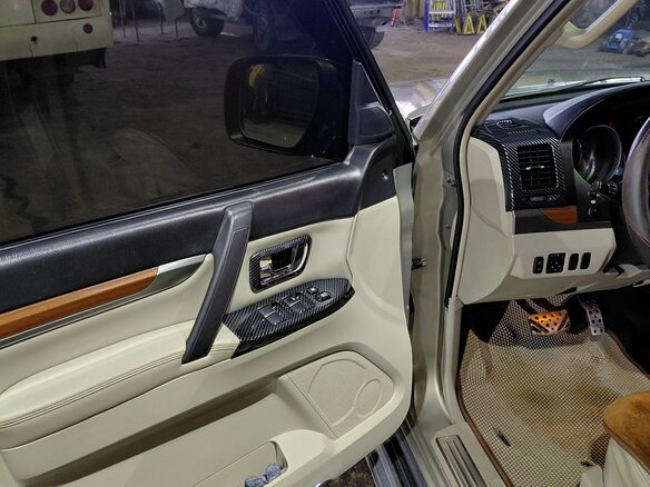 2008 Mitsubishi Pajero IV, бежевый, 1620000 рублей - вид 18