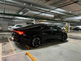 2021 Kia K5 III, чёрный, 2435000 рублей, вид 4