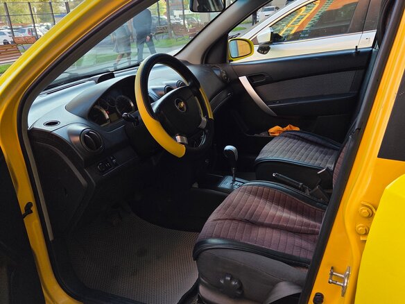 2009 Chevrolet Aveo I Рестайлинг, жёлтый, 470000 рублей - вид 4