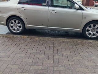 2004 Toyota Avensis II, серебристый, 650000 рублей, вид 1