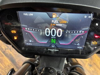 2022 Triumph Street Triple, чёрный, 758000 рублей, вид 3