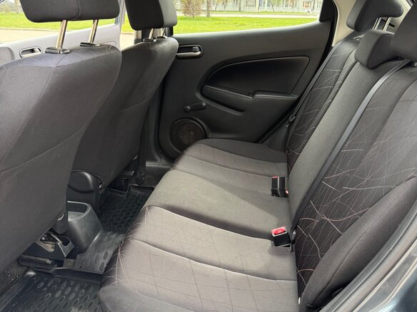2011 Mazda 2 II Рестайлинг (DE2), серый, 630000 рублей - вид 13