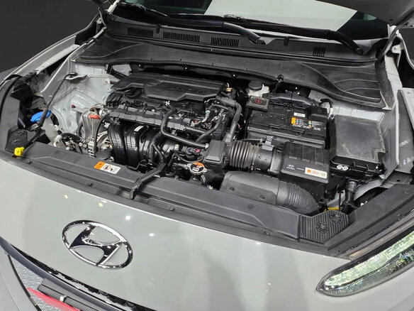 2022 Hyundai Kona I Рестайлинг, серебристый, 1792400 рублей - вид 8