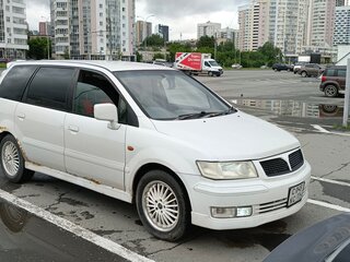 2001 Mitsubishi Chariot Grandis III, белый, 250000 рублей, вид 3