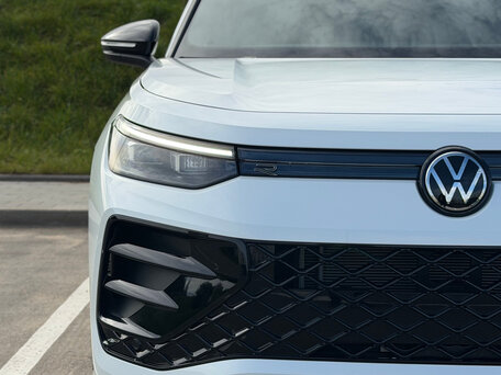 2025 Volkswagen Tiguan III (NA Market), белый, 3721667 рублей, вид 2