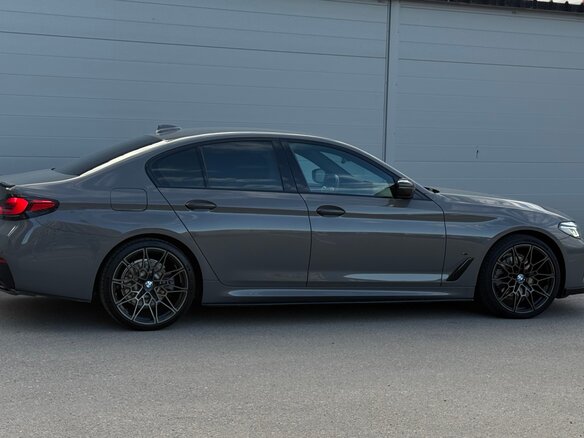 2020 BMW 5 серии 520d xDrive VII (G30/G31/G38) Рестайлинг, серый - вид 5