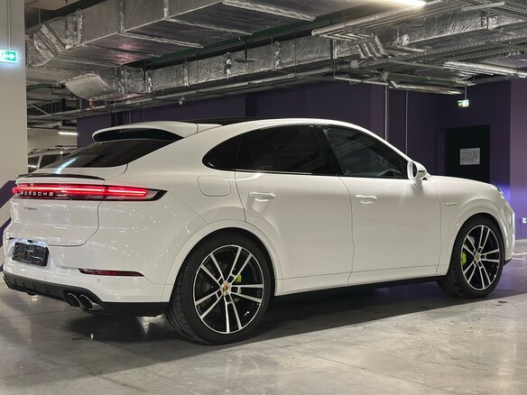 2023 Porsche Cayenne E-Hybrid Coupé III Рестайлинг, белый, 15900000 рублей - вид 5