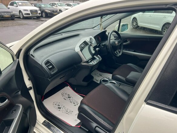 2010 Honda Stream II Рестайлинг, белый, 1279000 рублей - вид 10