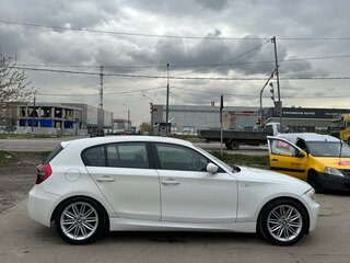 2007 BMW 1 серии 120i I (E81/E82/E87/E88) Рестайлинг, белый, 750000 рублей, вид 4