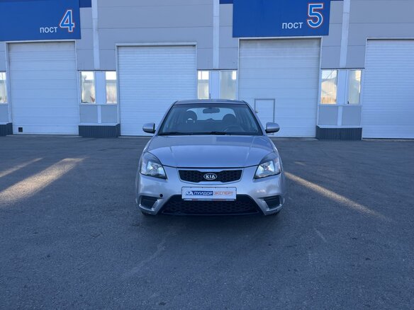 2010 Kia Rio II Рестайлинг, серебристый, 449000 рублей - вид 1
