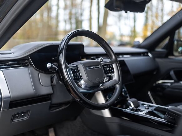 2023 Land Rover Range Rover P460e V, серый - вид 12