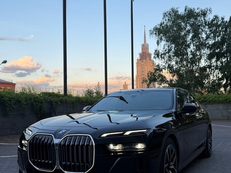 2022 BMW 7 серии 740d xDrive VII (G70), чёрный, 9999999 рублей, вид 2