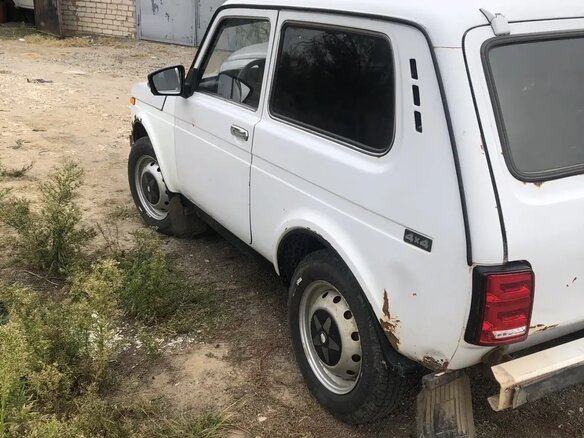 2004 Lada (ВАЗ) 2121 (4x4) I Рестайлинг, белый, 225000 рублей - вид 3