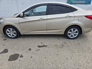 2011 Hyundai Solaris I, бежевый, 685000 рублей, вид 3