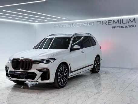 2022 BMW X7 40i I (G07), белый, 8300000 рублей, вид 4