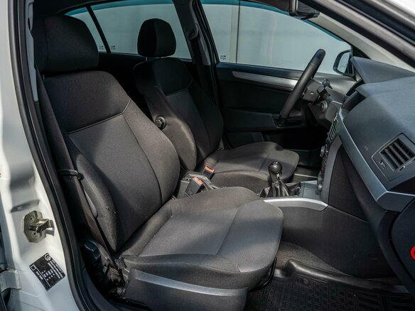 2011 Opel Astra H Рестайлинг, белый, 459000 рублей - вид 9