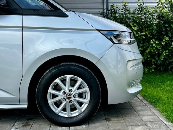 2022 Volkswagen Multivan T7, серебристый, 4550000 рублей - вид 9