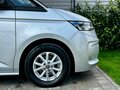 2022 Volkswagen Multivan T7, серебристый, 4550000 рублей - вид 9