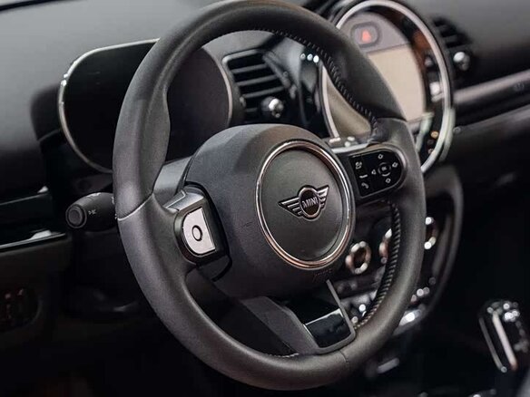 2023 Mini Clubman Cooper II Рестайлинг, серый, 3040000 рублей - вид 4