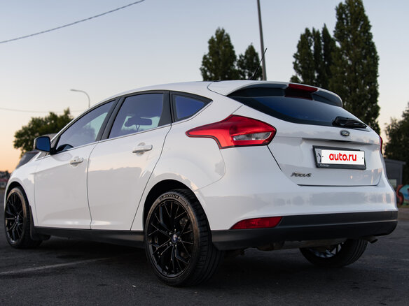 2017 Ford Focus III Рестайлинг, белый, 1400000 рублей - вид 8