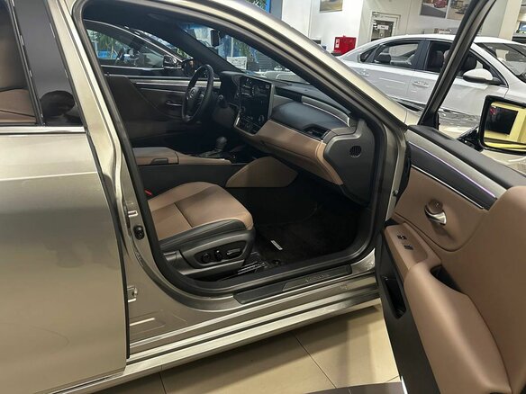 2025 Lexus ES 200 VII Рестайлинг 2, серый, 6150000 рублей - вид 11