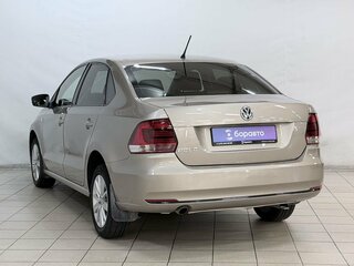 2015 Volkswagen Polo V Рестайлинг, бежевый, 890000 рублей, вид 5