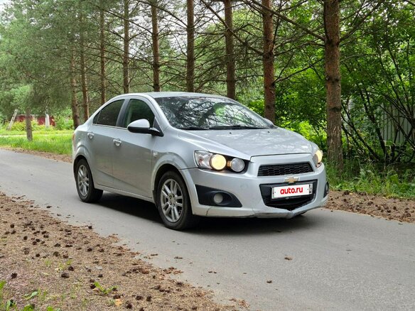 2012 Chevrolet Aveo II, серебристый, 255000 рублей