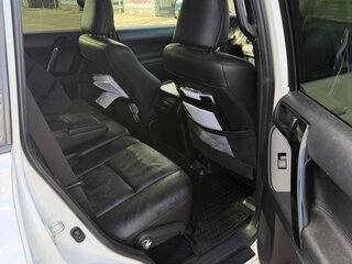 2017 Toyota Land Cruiser Prado 150 Series Рестайлинг 2, белый, 4800000 рублей, вид 4