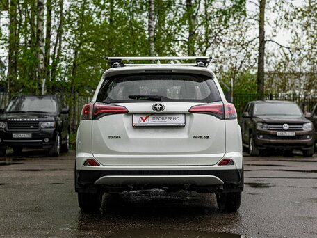 2017 Toyota RAV4 IV (XA40) Рестайлинг, белый, 1790000 рублей, вид 4