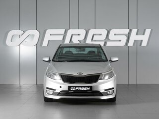 2017 Kia Rio III Рестайлинг, серебристый, 989000 рублей, вид 3