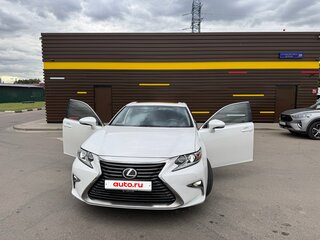 2017 Lexus ES 250 VI Рестайлинг, белый, 3500000 рублей, вид 3