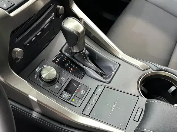 2020 Lexus NX 200 I Рестайлинг, белый, 2950000 рублей - вид 17