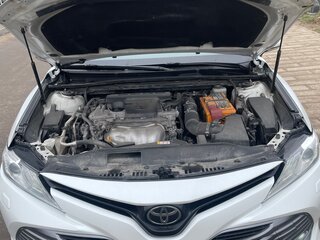 2019 Toyota Camry VIII (XV70), белый, 2420000 рублей, вид 3