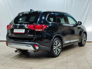 2018 Mitsubishi Outlander III Рестайлинг 3, чёрный, 1950000 рублей, вид 4