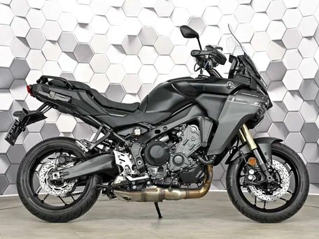 2025 Yamaha MT-09 Tracer (FJ-09), чёрный, 1869000 рублей, вид 3