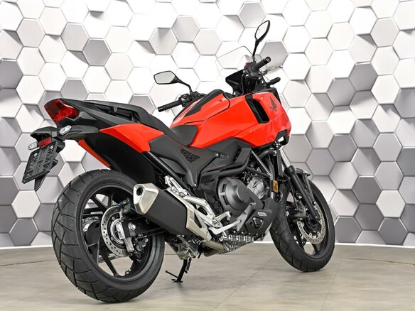 2026 Honda NC 750X, красный, 1477000 рублей - вид 6