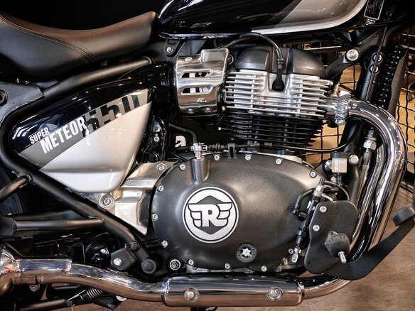 2026 Royal Enfield Super Meteor, серебристый, 773000 рублей - вид 9