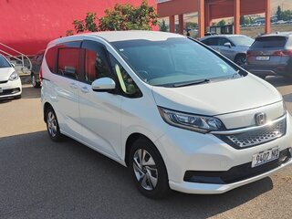 2023 Honda Freed+ II Рестайлинг, белый, 2100000 рублей, вид 4