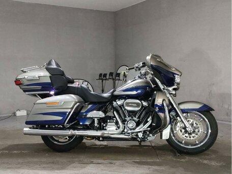 2017 Harley-Davidson CVO Limited, серебристый, 1999000 рублей, вид 2