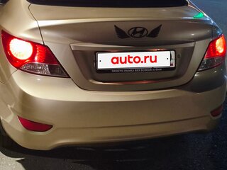 2013 Hyundai Solaris I, бежевый, 740000 рублей, вид 4