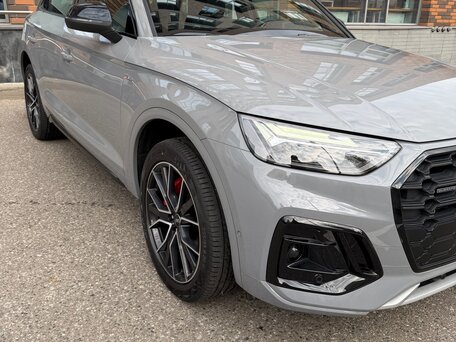 2025 Audi Q5 L 45 TFSI II (FY) Рестайлинг, серый, 5650000 рублей, вид 4