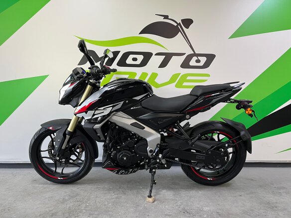 2026 Bajaj Pulsar NS400Z, чёрный, 484990 рублей