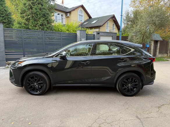 2021 Lexus NX 300 I Рестайлинг, чёрный, 3650000 рублей - вид 11
