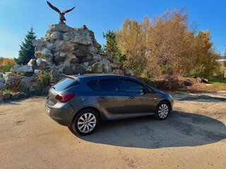 2011 Opel Astra J, серый, 615000 рублей, вид 4